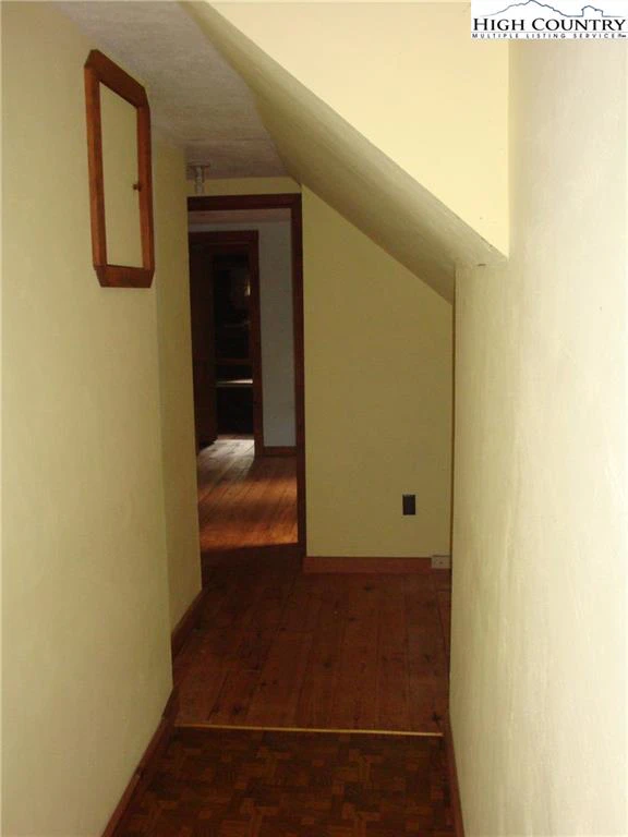 Image number 19 for the current listing
