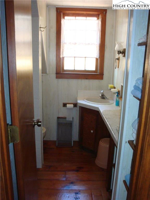 Image number 21 for the current listing