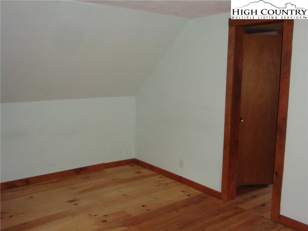 Image number 22 for the current listing
