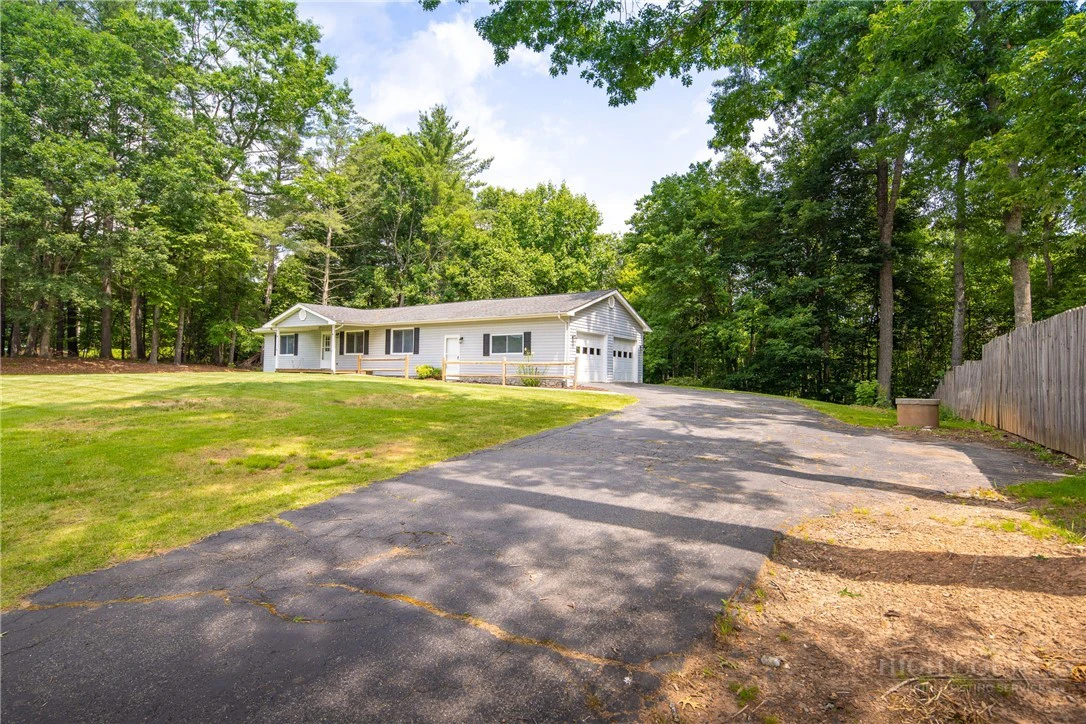Image number 1 for the current listing