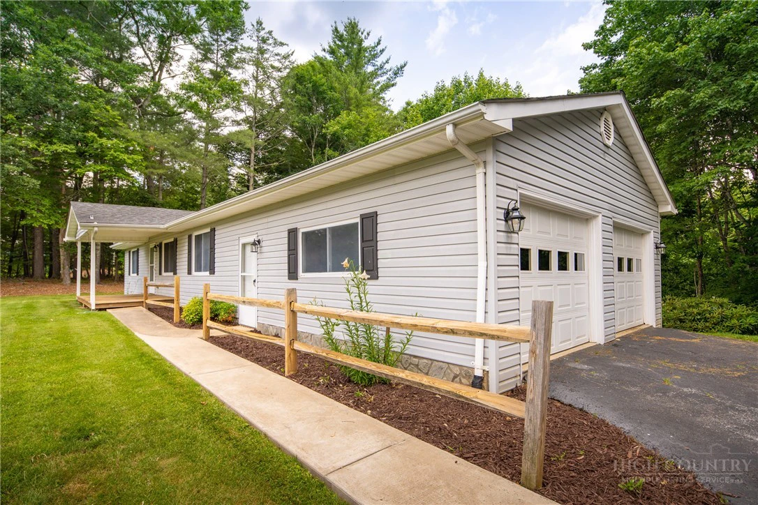 Image number 2 for the current listing