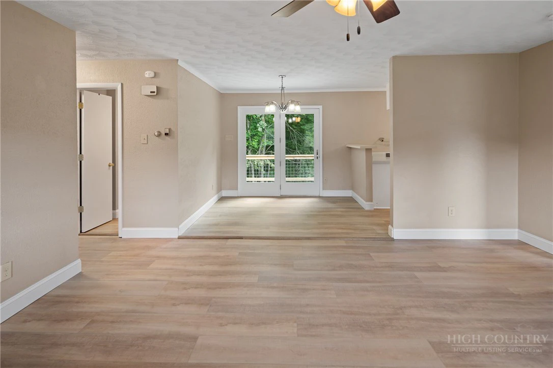 Image number 6 for the current listing