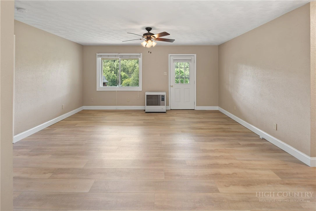 Image number 7 for the current listing