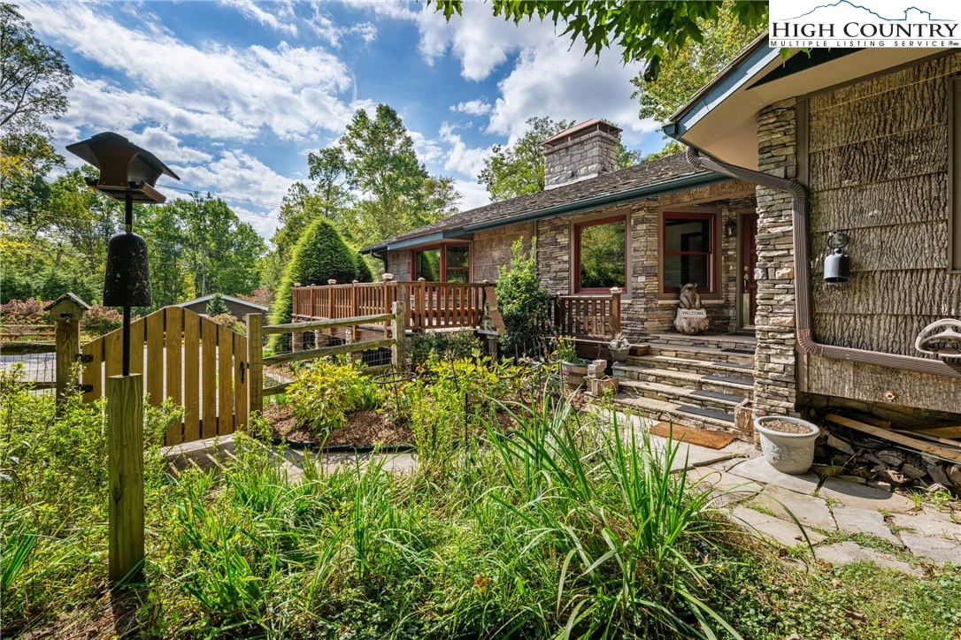 Image number 1 for the current listing