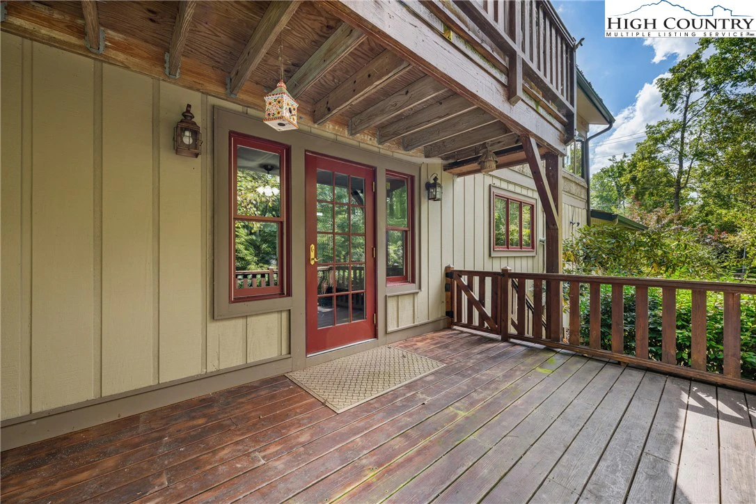 Image number 14 for the current listing