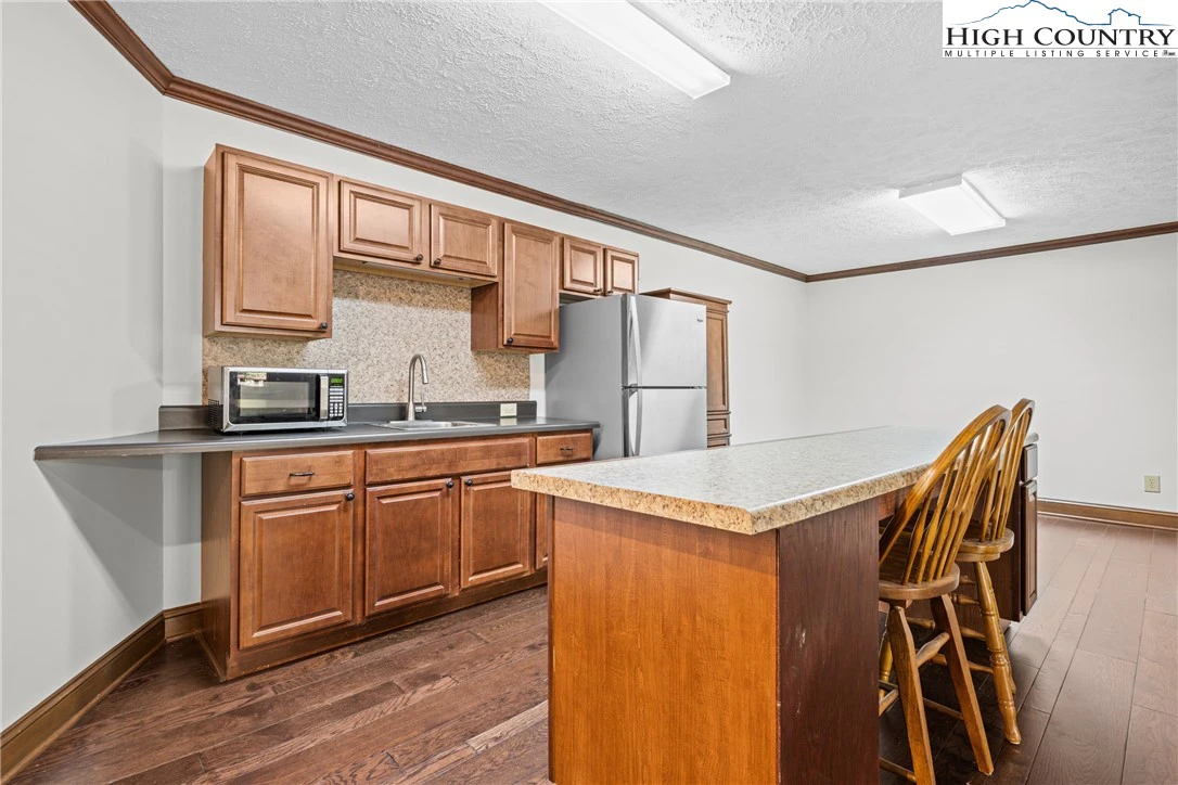 Image number 5 for the current listing