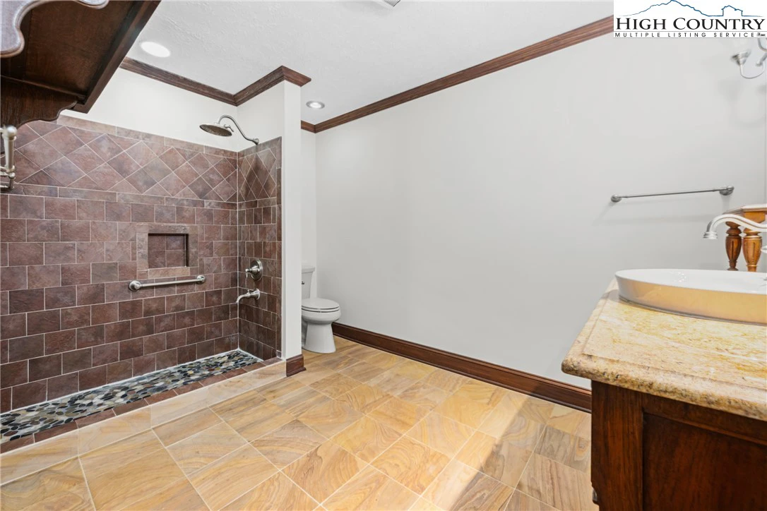 Image number 7 for the current listing