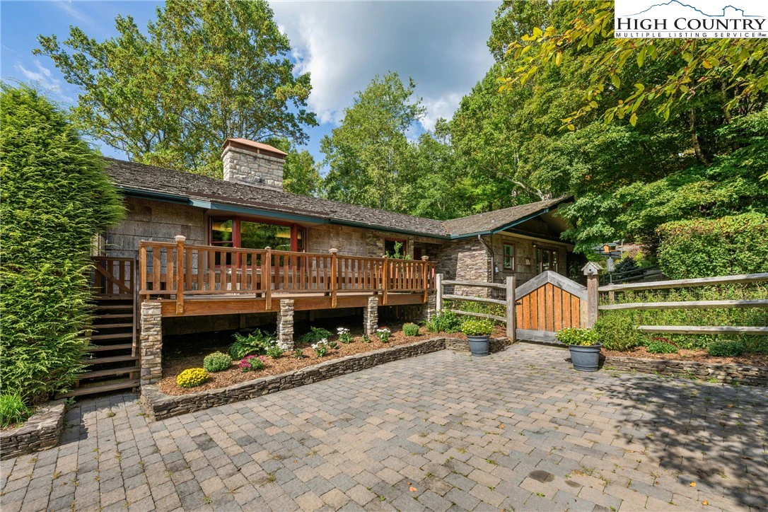 Image number 17 for the current listing
