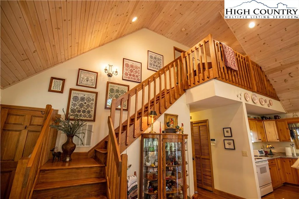 Image number 5 for the current listing