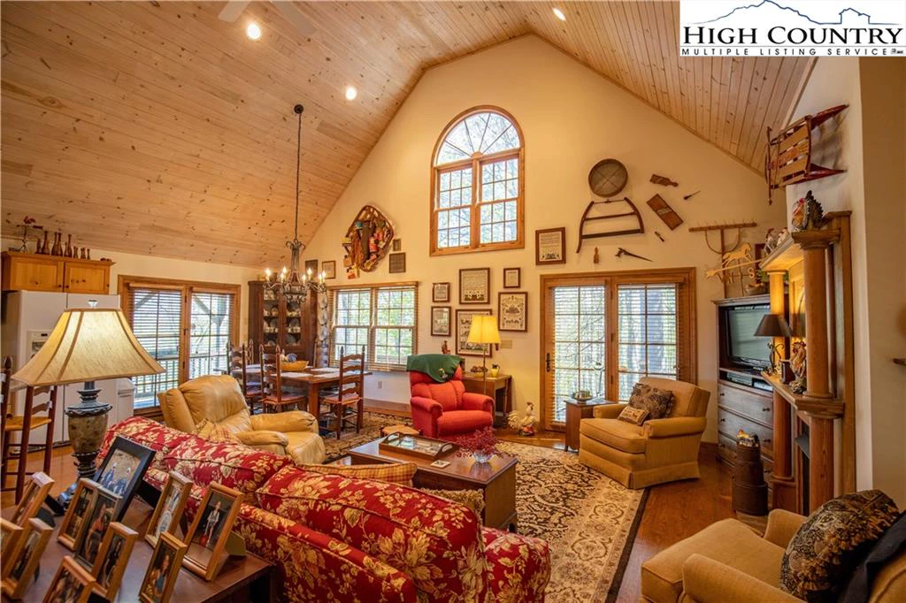 Image number 20 for the current listing