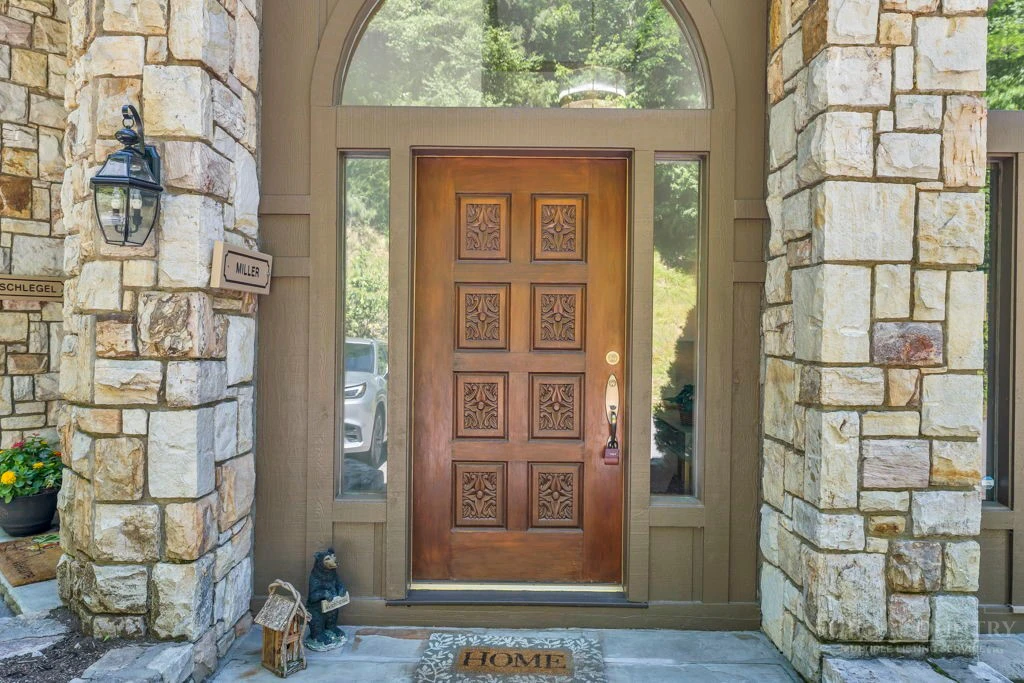 Image number 2 for the current listing