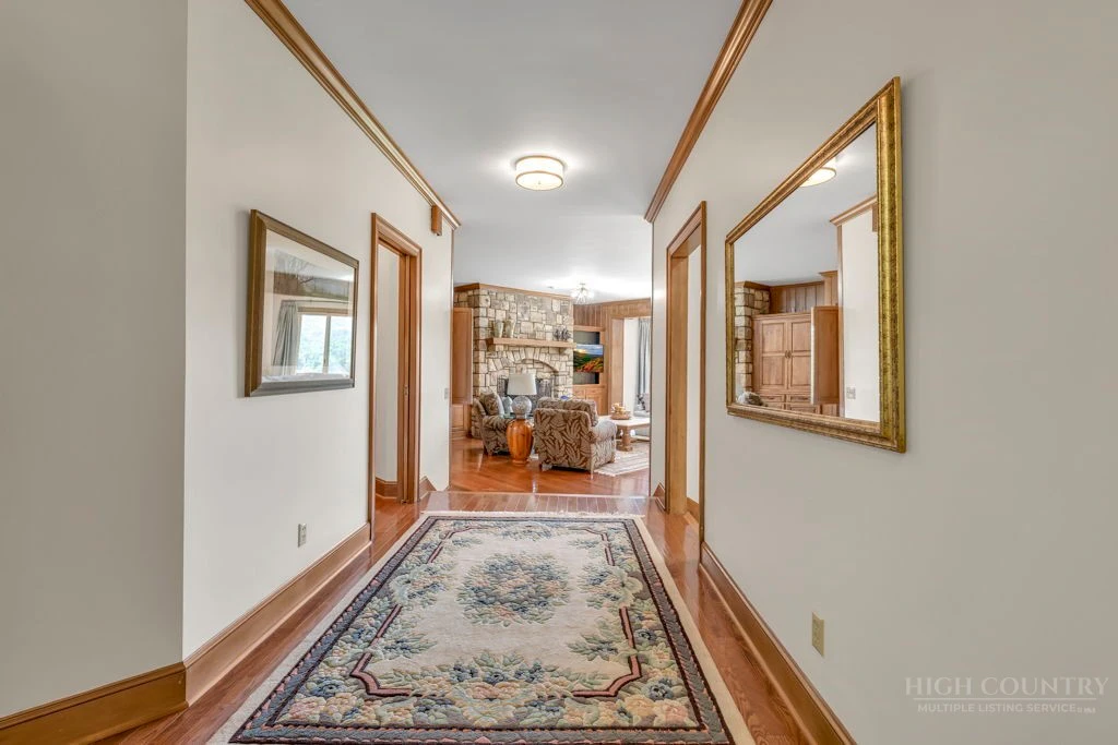 Image number 5 for the current listing