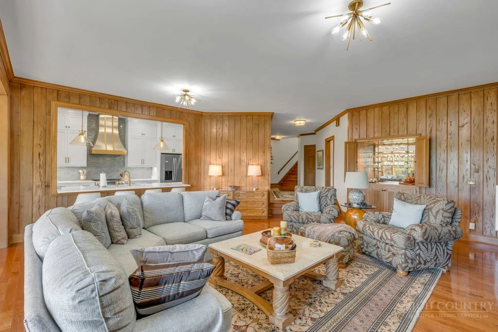 Image number 9 for the current listing