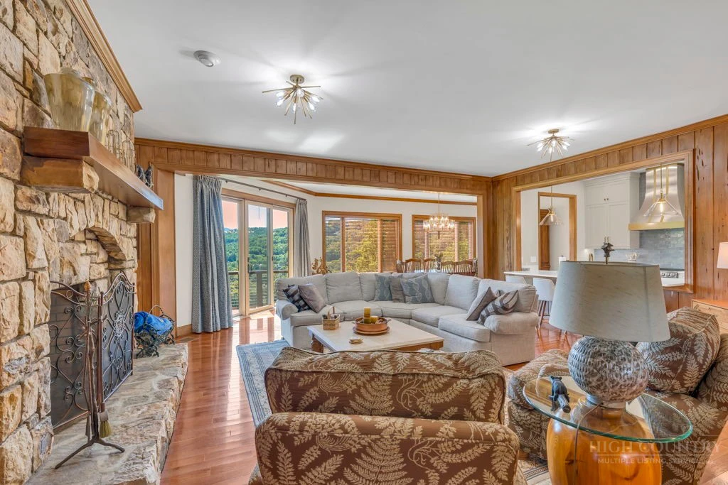 Image number 11 for the current listing