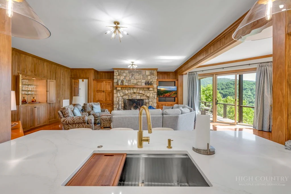 Image number 18 for the current listing