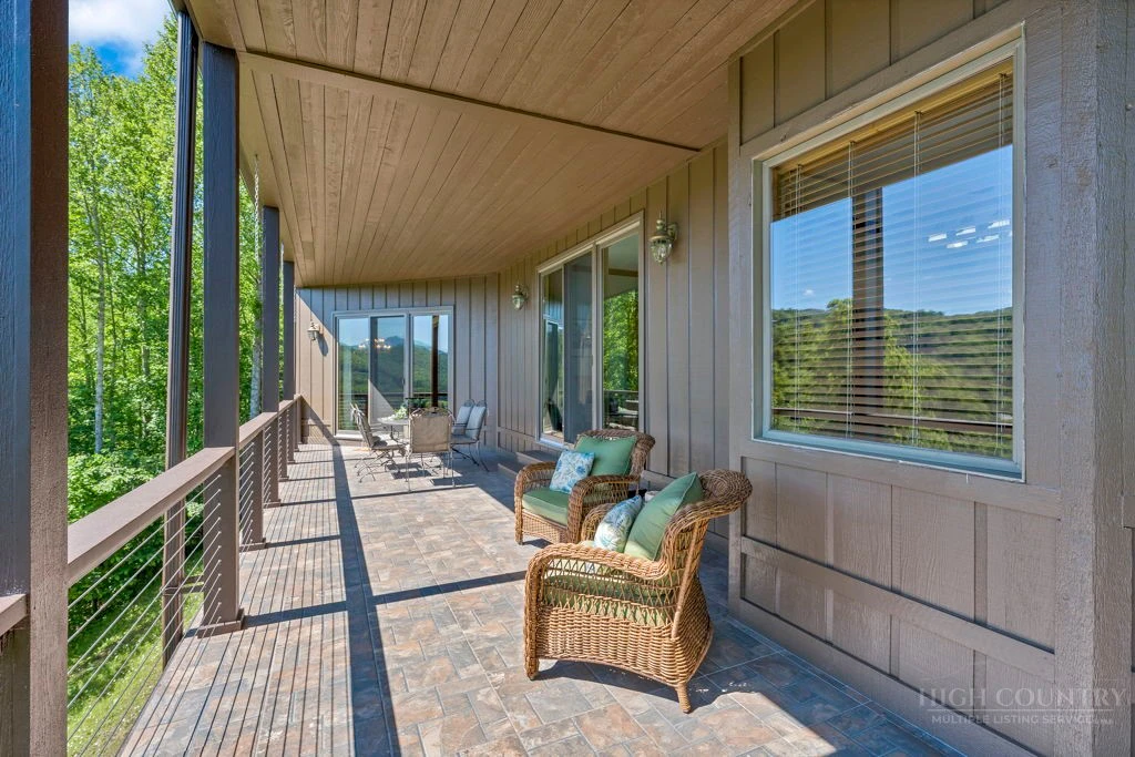Image number 19 for the current listing