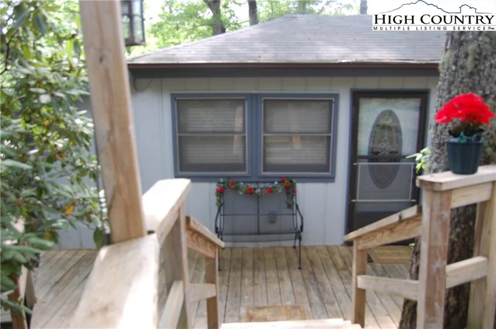 Image number 1 for the current listing