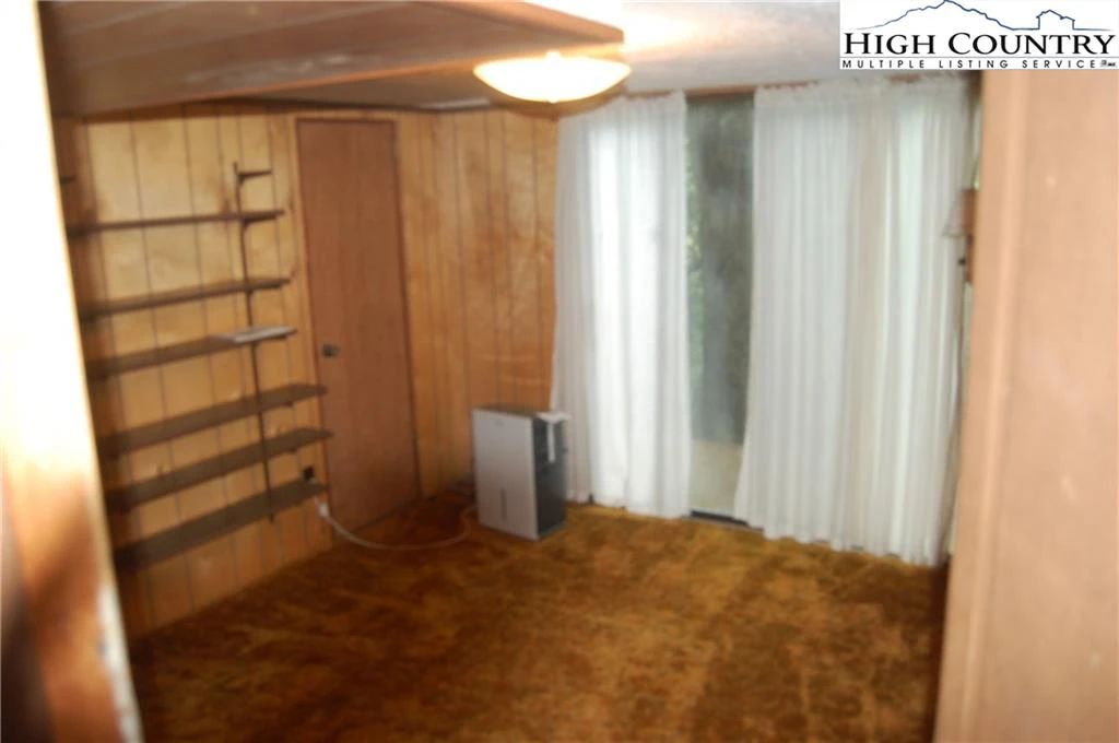 Image number 12 for the current listing