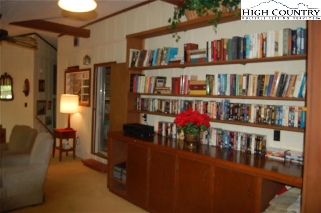 Image number 20 for the current listing