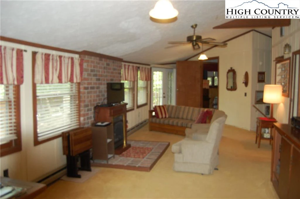 Image number 19 for the current listing
