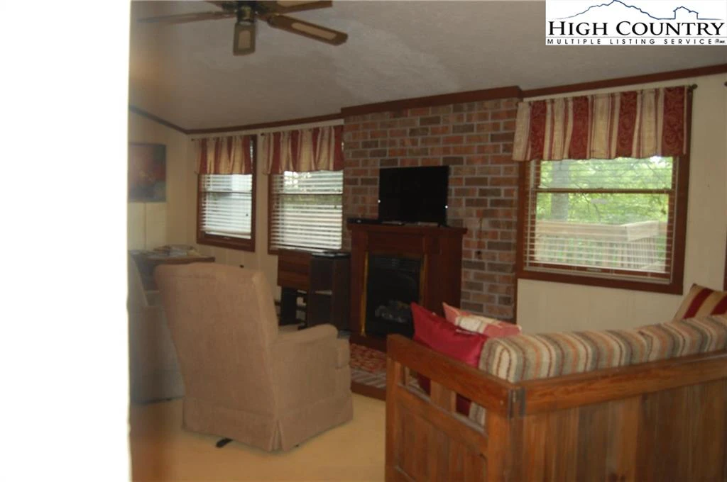 Image number 18 for the current listing