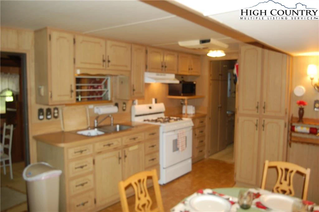 Image number 15 for the current listing