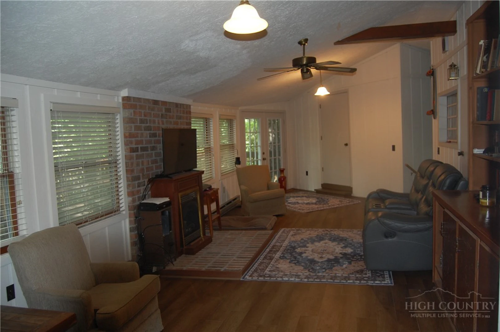 Image number 4 for the current listing