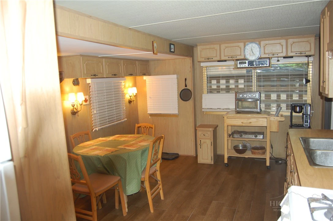 Image number 8 for the current listing