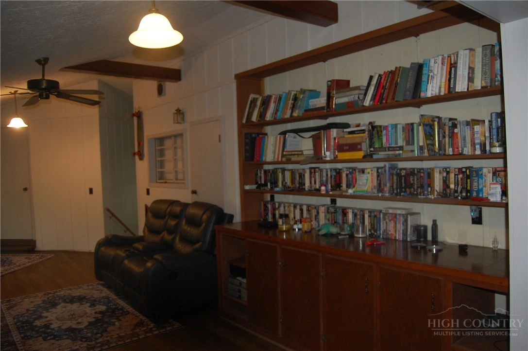 Image number 5 for the current listing