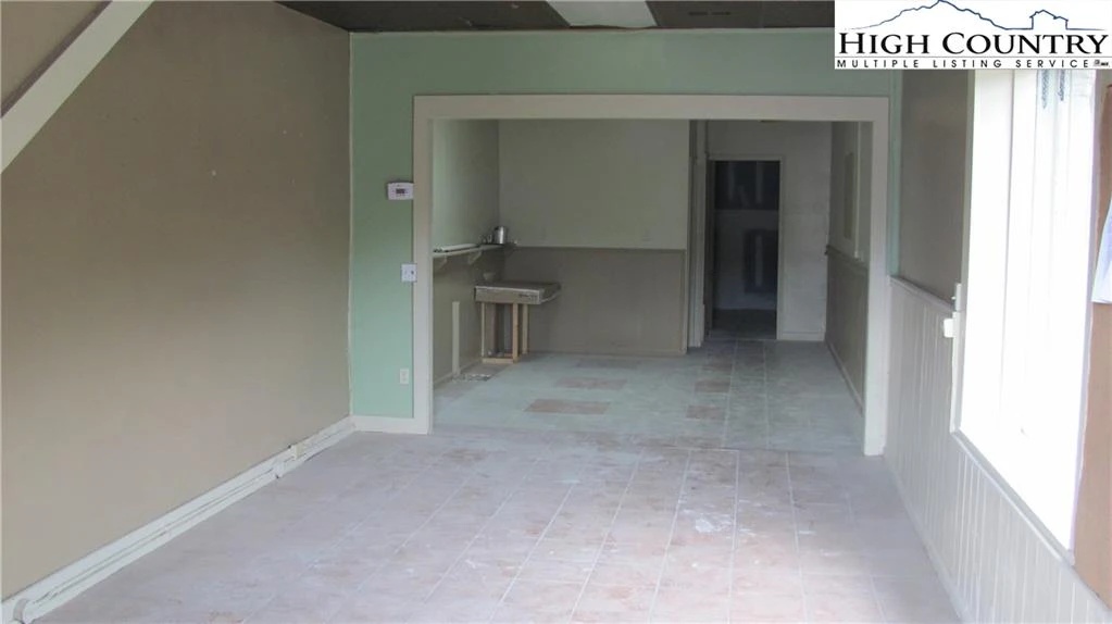 Image number 18 for the current listing