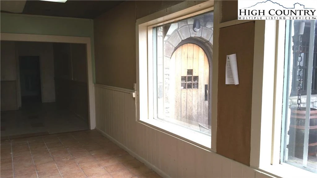 Image number 16 for the current listing
