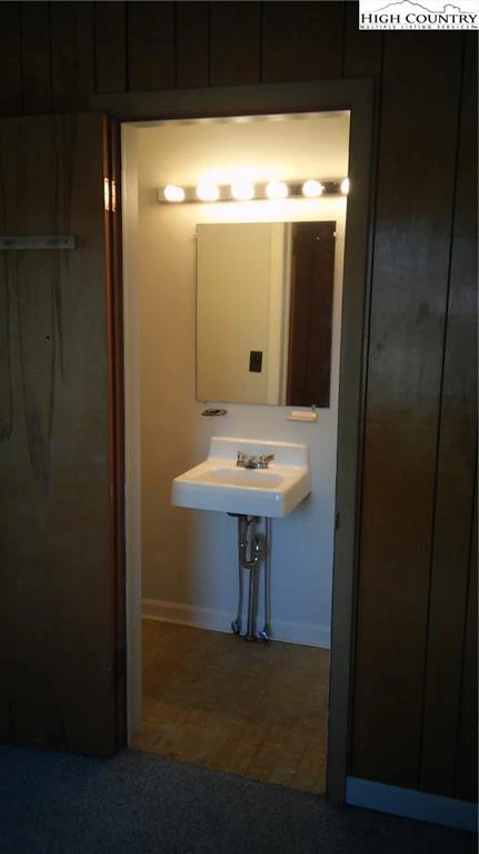 Image number 11 for the current listing