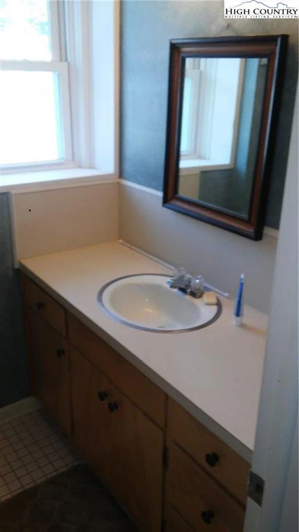 Image number 9 for the current listing