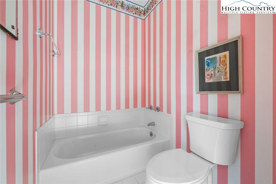 Image number 3 for the current listing