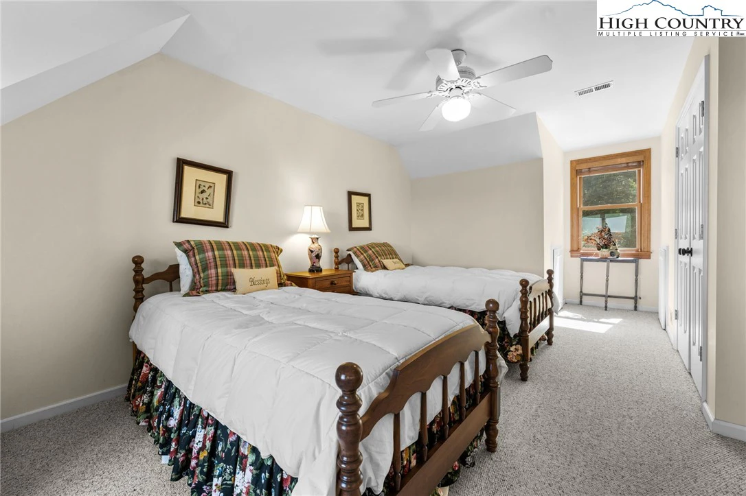 Image number 5 for the current listing