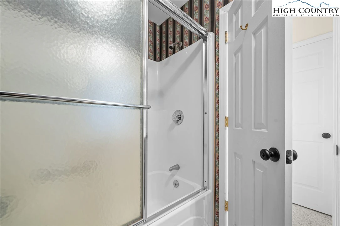 Image number 7 for the current listing