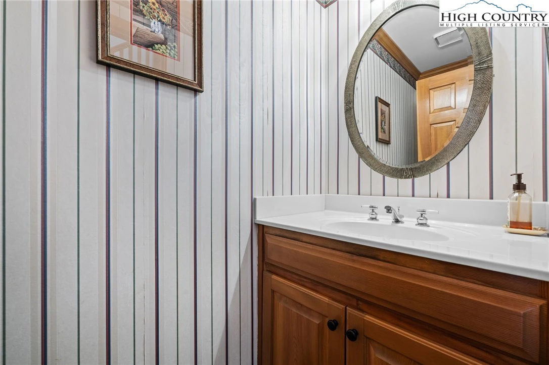Image number 10 for the current listing