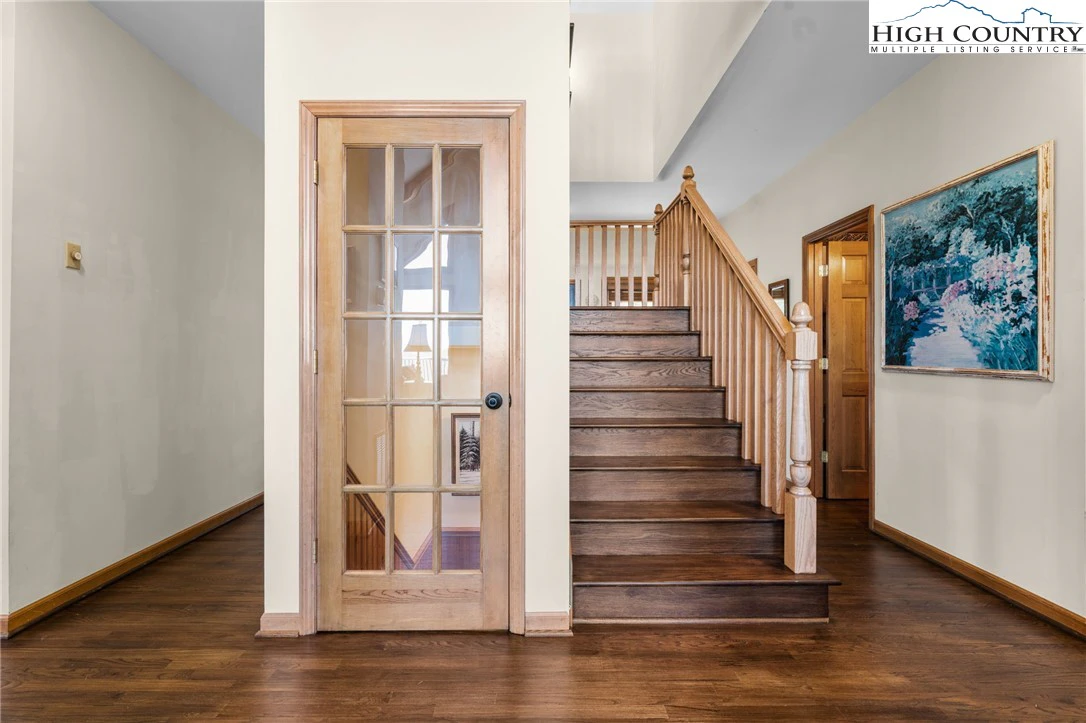 Image number 11 for the current listing