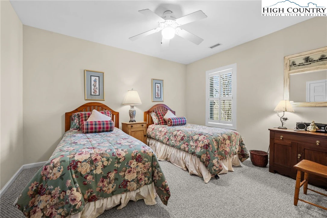 Image number 12 for the current listing