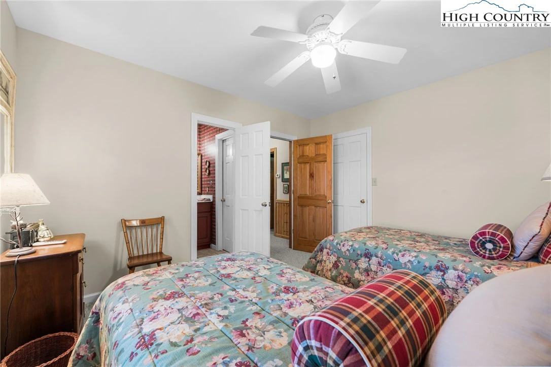 Image number 13 for the current listing