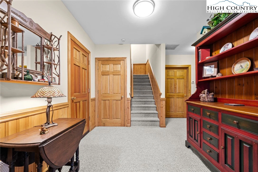 Image number 2 for the current listing