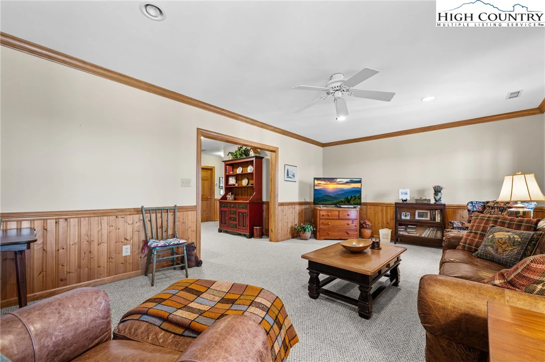 Image number 15 for the current listing