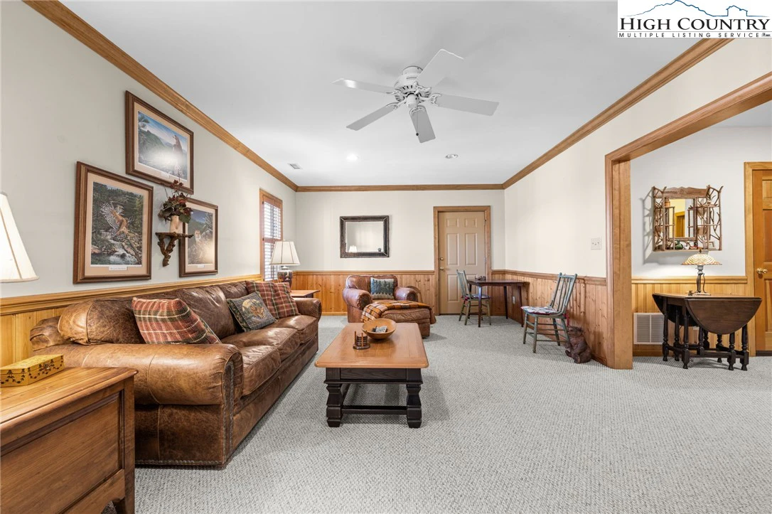 Image number 16 for the current listing