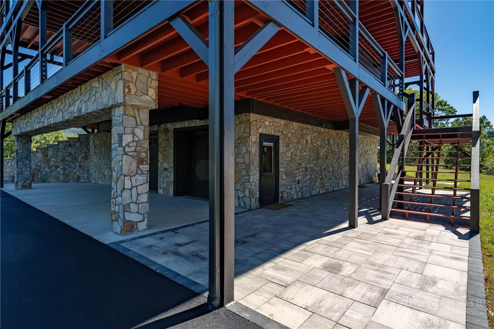 Image number 9 for the current listing