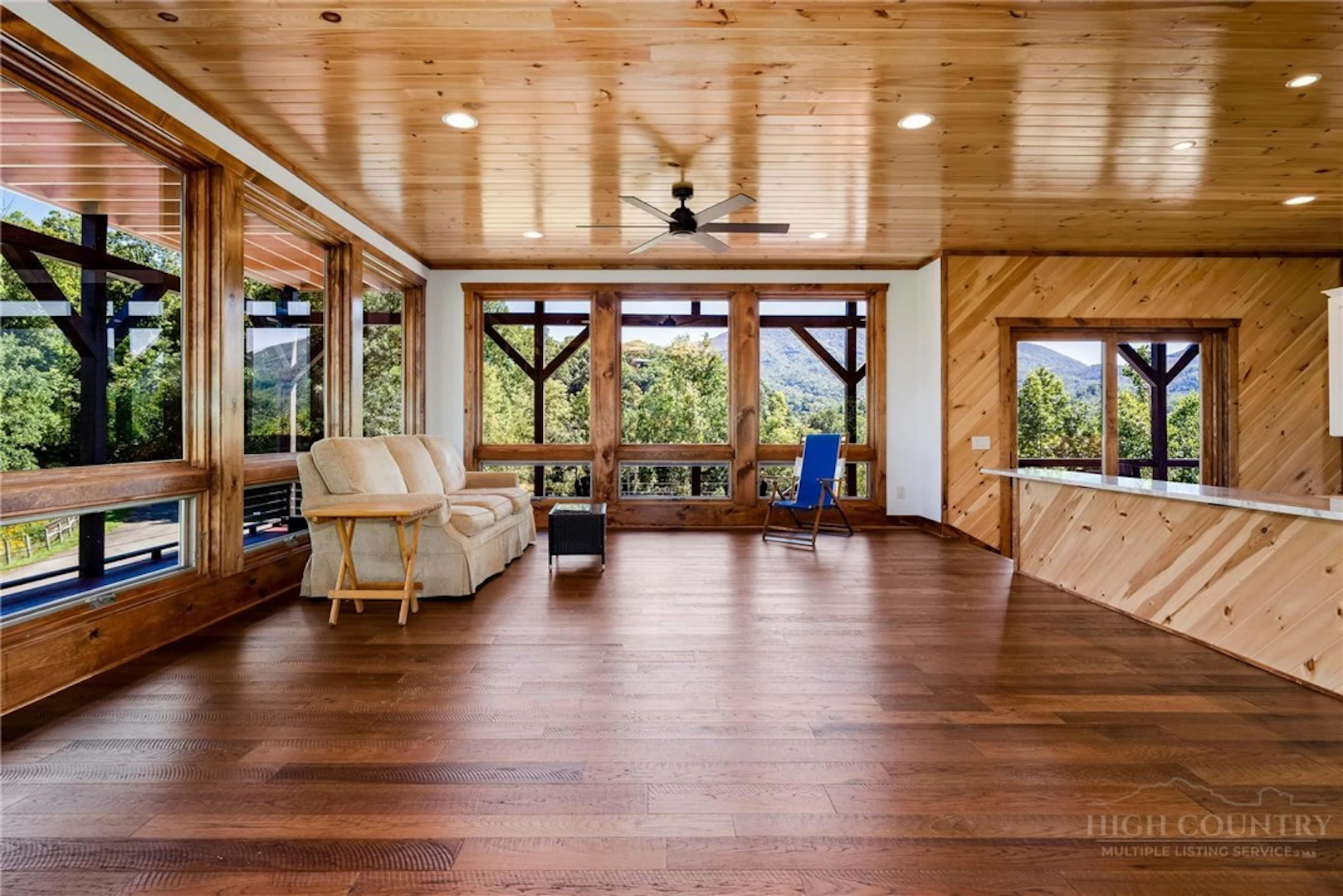 Image number 14 for the current listing
