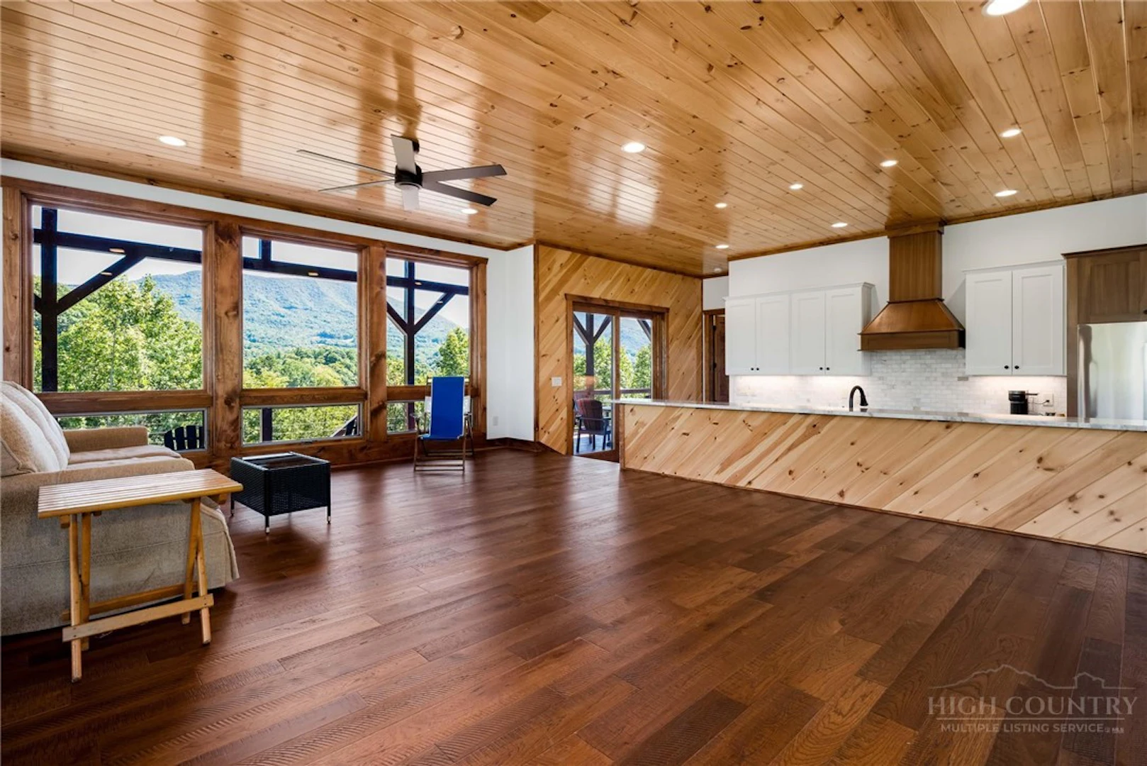 Image number 15 for the current listing
