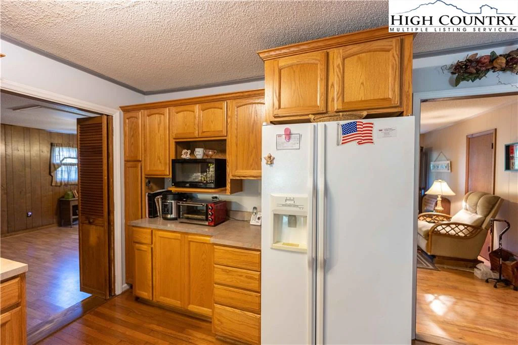 Image number 17 for the current listing