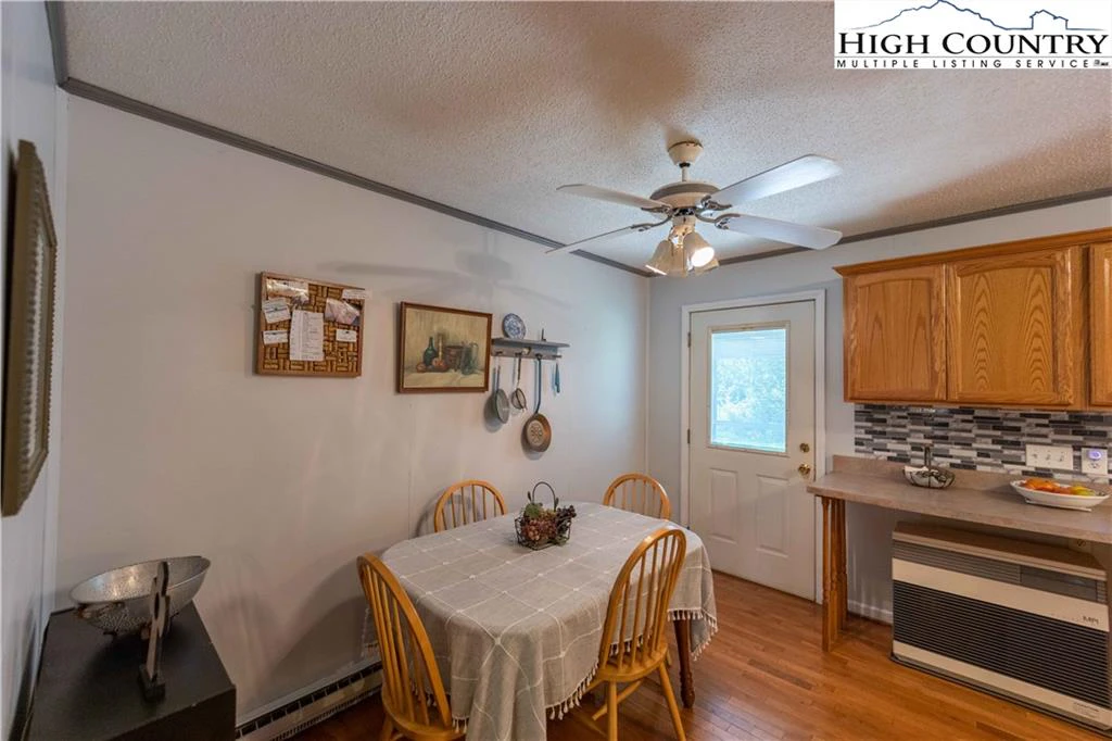 Image number 16 for the current listing