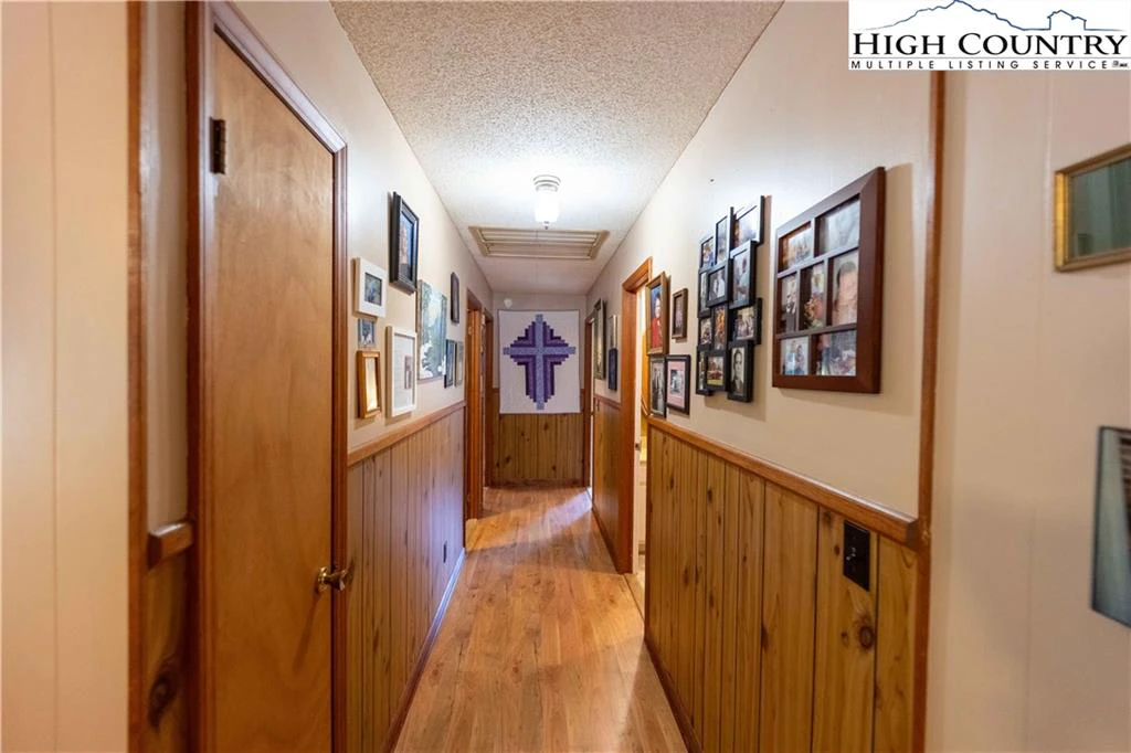 Image number 12 for the current listing