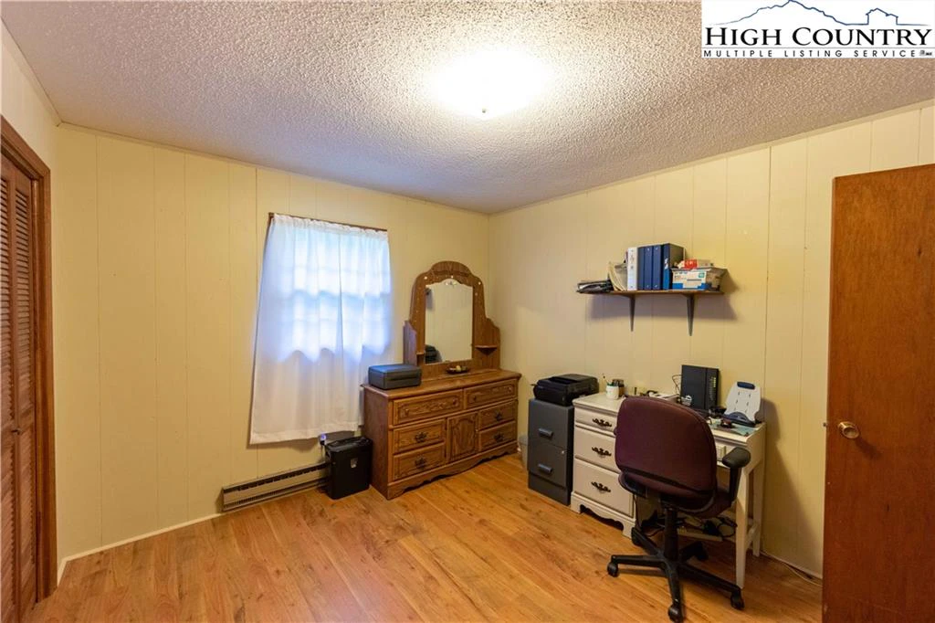 Image number 9 for the current listing